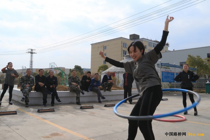 北新路桥福建顺邵高速项目总承包部庆元旦迎新年转呼啦圈比赛 - 复件