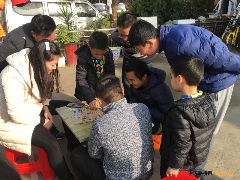 图2、职工参加棋牌竞技比赛
