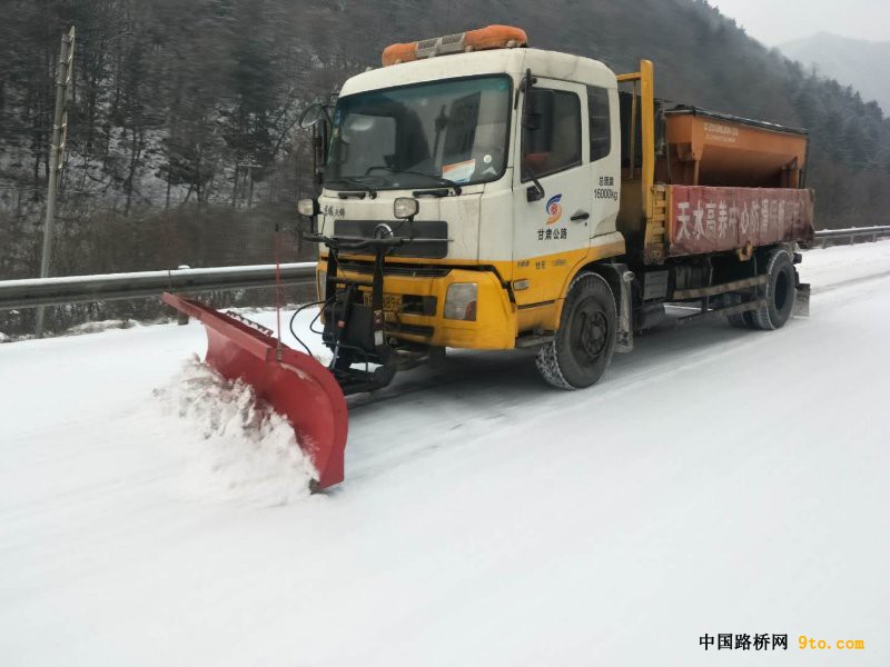 G30线连霍高速公路宝天段多功能除雪车铲雪推雪
