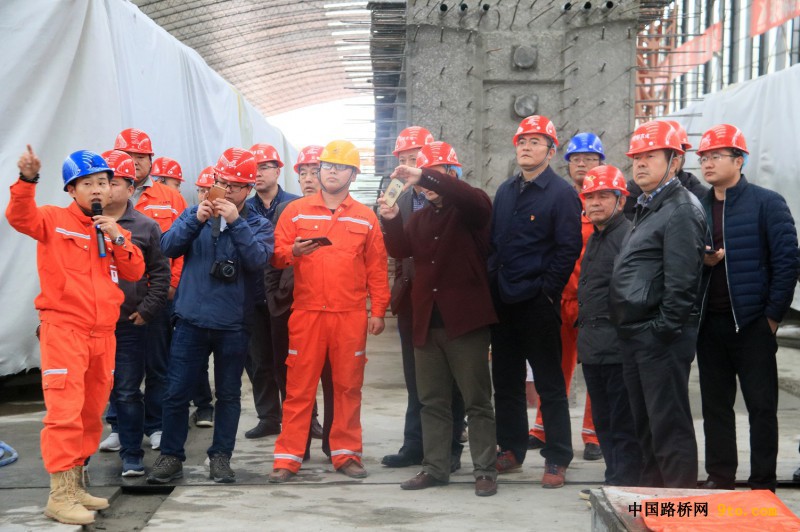 江西省、福建省交通质监局观摩组至北新路桥福建顺邵高速项目第三项目部预制梁场观摩调研
