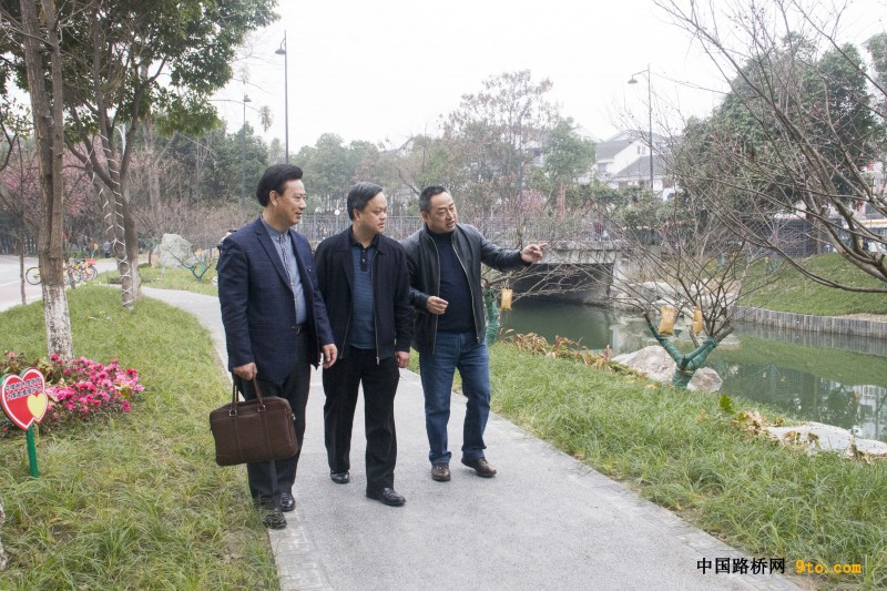 参观浣花溪综合改造工程