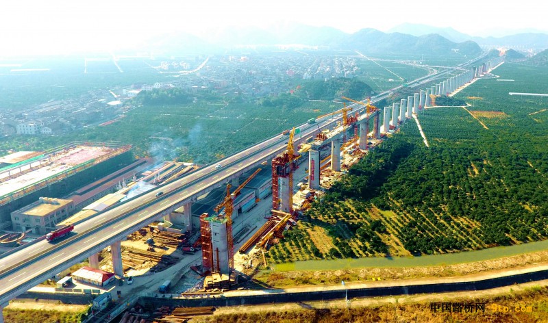 图2：灵江特大桥标准化生态建设