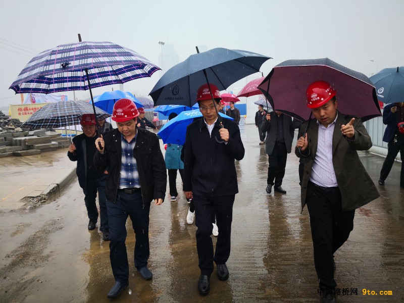 图1、重庆市南川区区长张兴益考察南川综合管廊项目1。（摄影：杨镇豪）