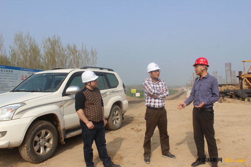 中国葛洲坝集团二公司领导检查枣菏高速第三合同段施工现场