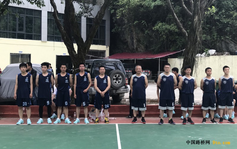 选手整装待
