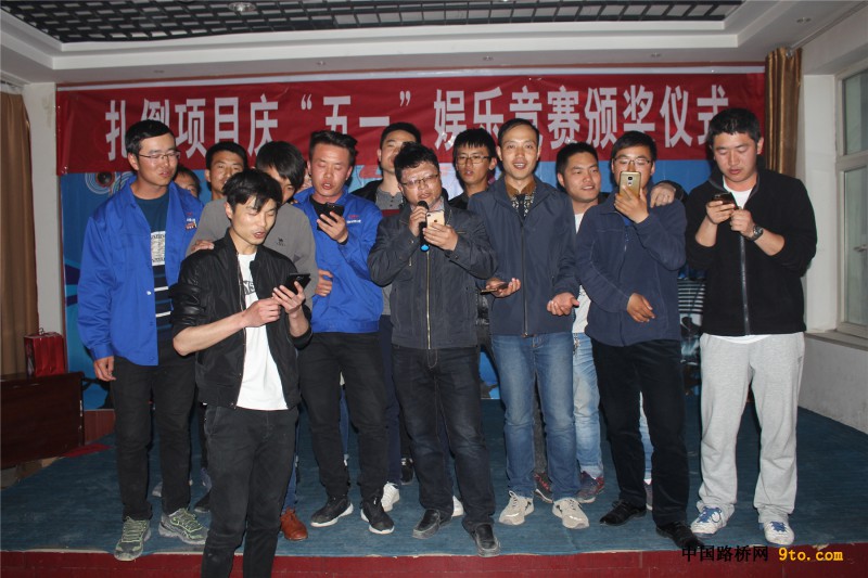 图2、项目开展的集体合唱活动