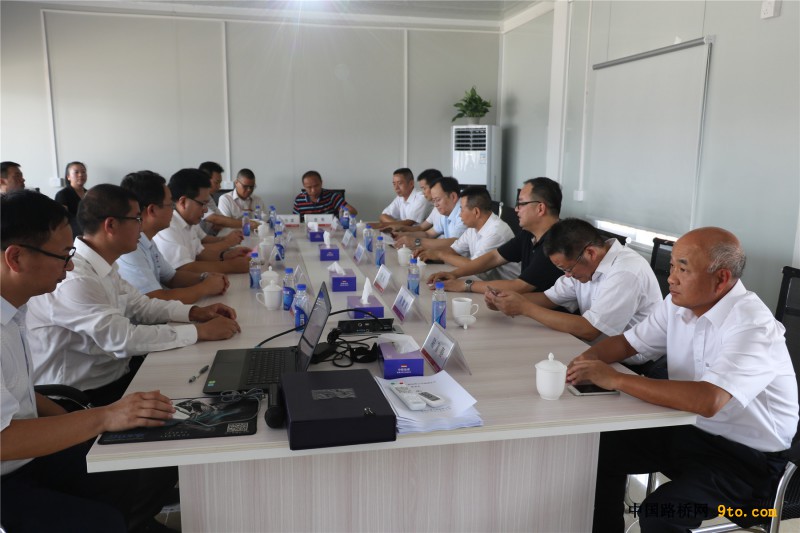 图2、召开交流会
