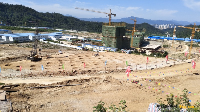 中铁十一局二公司十堰快速路项目掀起大干热潮