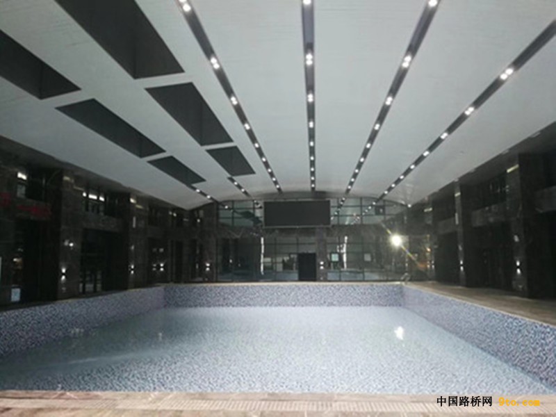 图5、昭鲁驿站游泳馆，邱名摄