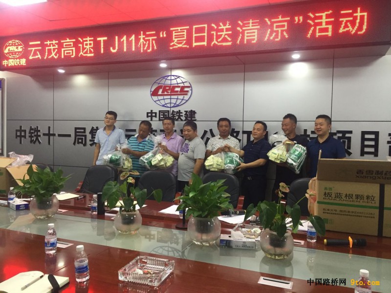 图三：夏送清凉活动（于变 摄）
