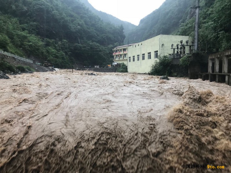 图9、肆虐的洪水
