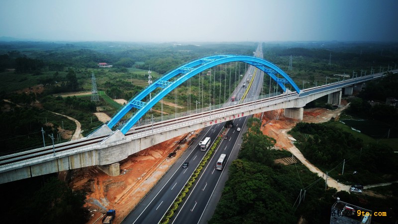 中铁二十三局承建的江湛铁路杨茂高速特大桥-马鹏飞摄