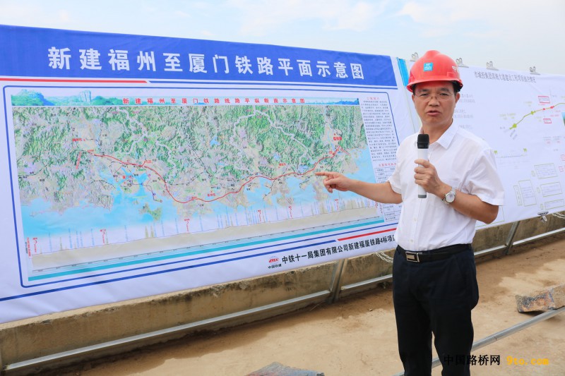 图3：莆田市委书记林宝金在展板前对项目工作提要求作指示