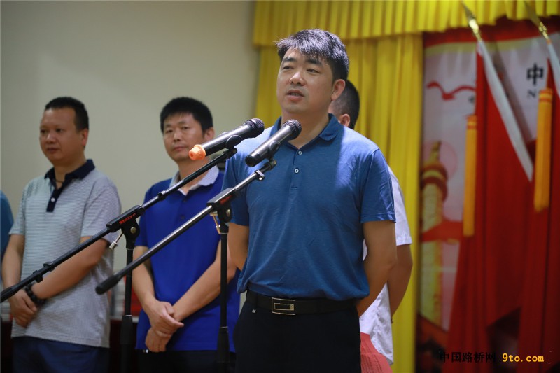 图4.公司执行董事、总经理杨兵对新员工到来表示欢迎