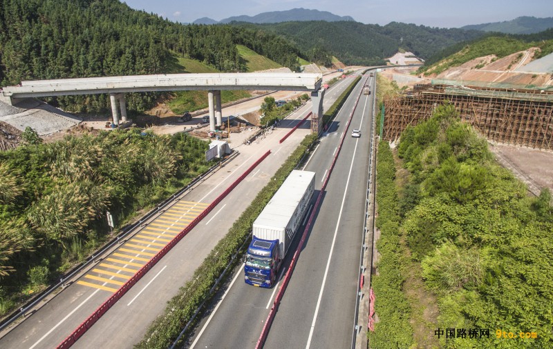 北新路桥福建顺邵高速项目跨武邵高速施工狠抓安全