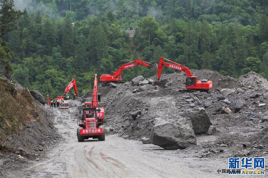（社会）（1）川藏公路西藏波密段断通路段成功抢通并恢复通车