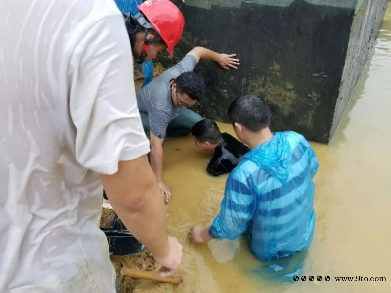 轨道公司成都地铁5号线项目调集人员防汛抢险，保障车站进出口安全