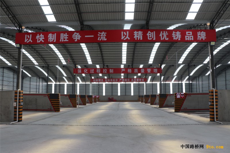 图5.整洁规范的拌合站料仓