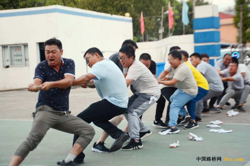 图3：拔河比赛