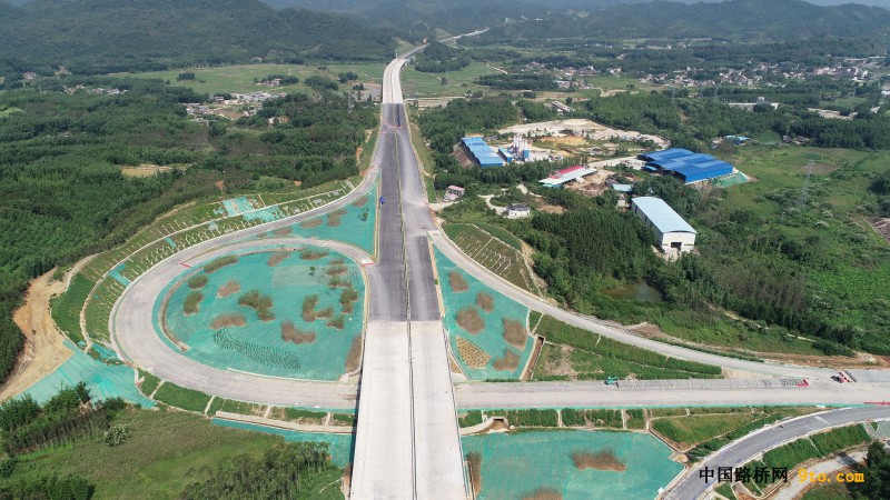 穿越蓝田瑶族乡的在建蓝田互通区景观