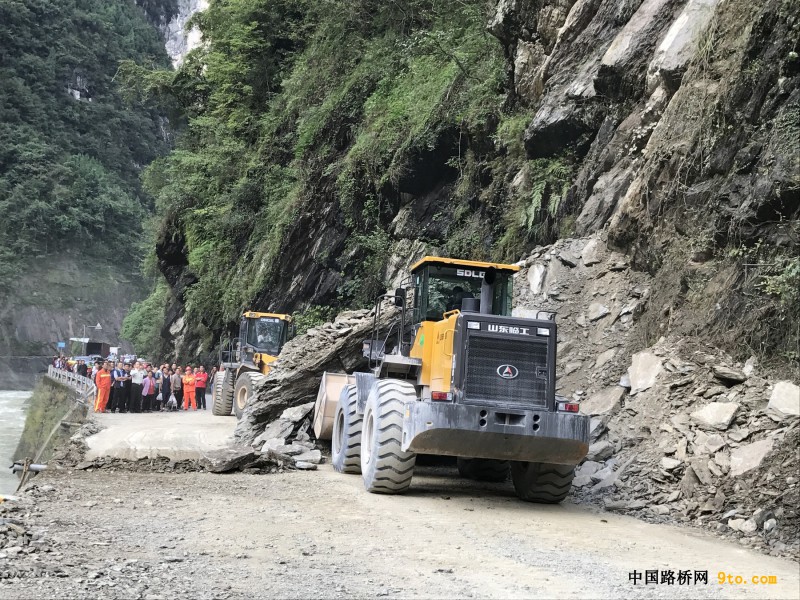 图6、齐力搬除&ldquo;拦路虎&rdquo;