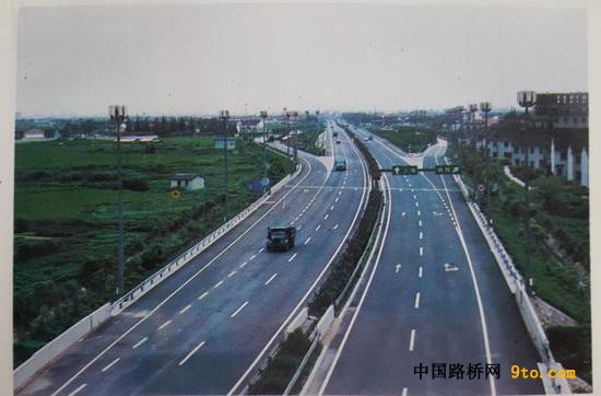 沪嘉高速公路老照片。