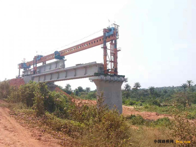 图1：Tonowo1特大桥首跨T梁架设现场