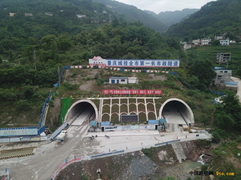 图6：铁峰山隧道俯瞰