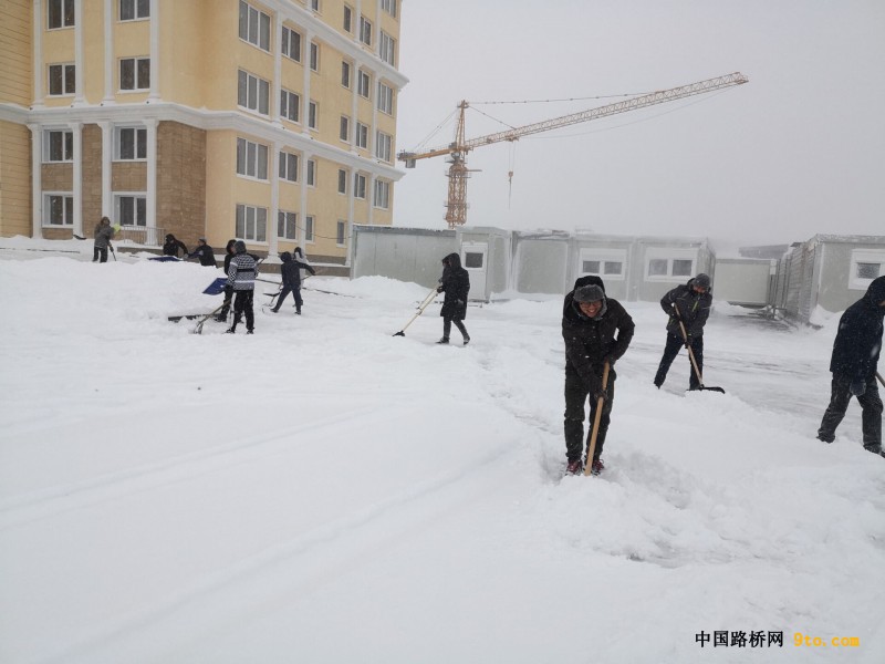 3.1暴风雪中扫雪场景