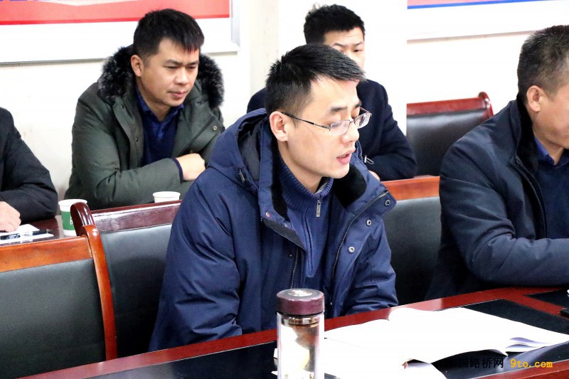 郑万项目部项目经理王碧军表态发言