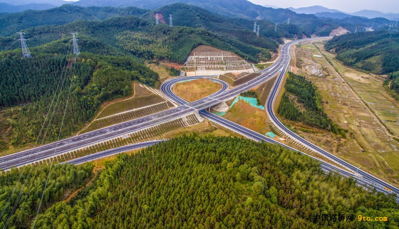 图为：北新路桥福建顺邵高速项目卫闽互通 雒焕鼎摄