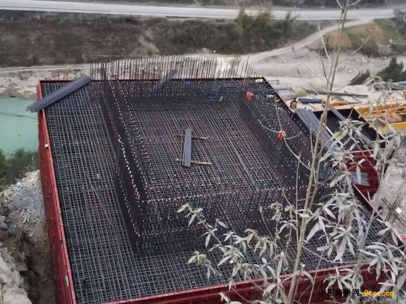 图1、4号主墩承台浇筑前