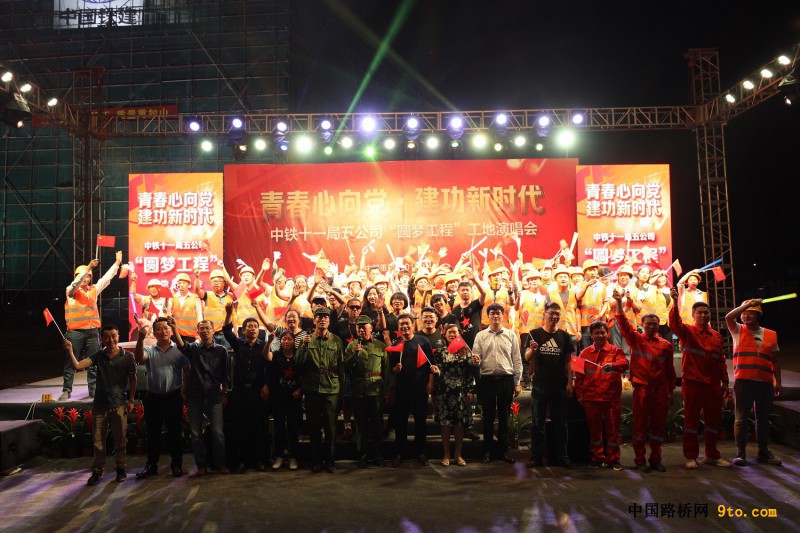 图7、&ldquo;我和我的祖国&rdquo;大合唱。（摄影：邓豪）