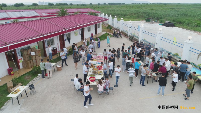图三、品种繁多的自助烧烤