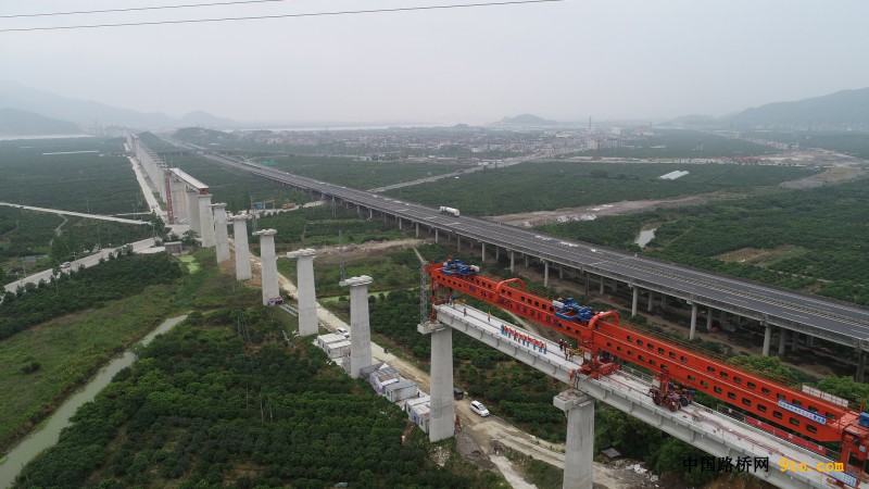图2：灵江特大桥铺架施工全景