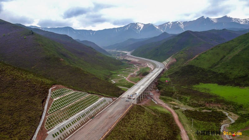 图1、路基全景