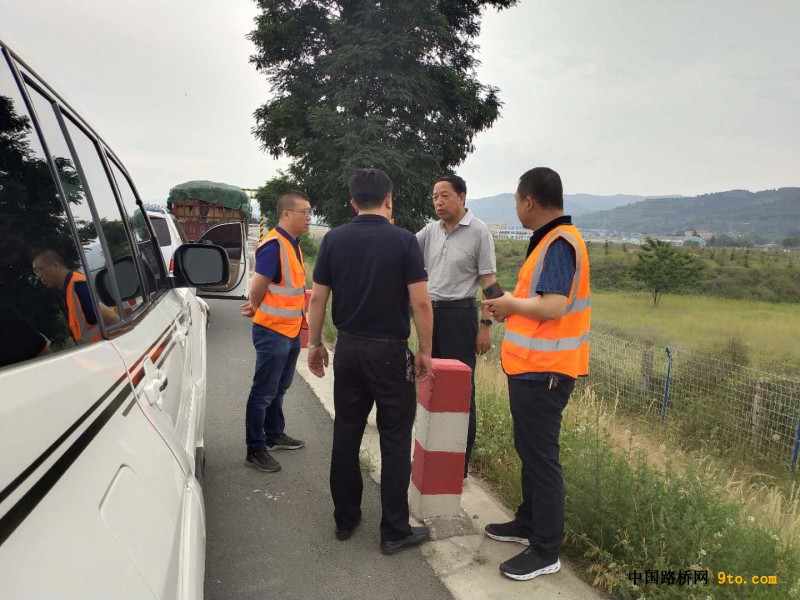 S16线秦麦高速公路路域环境督查