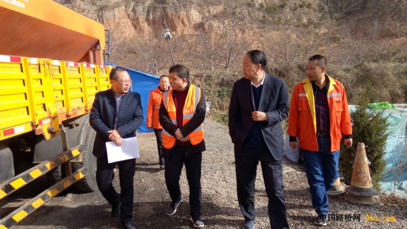 天水公路局督查高速公路防滑保畅工作 (3)