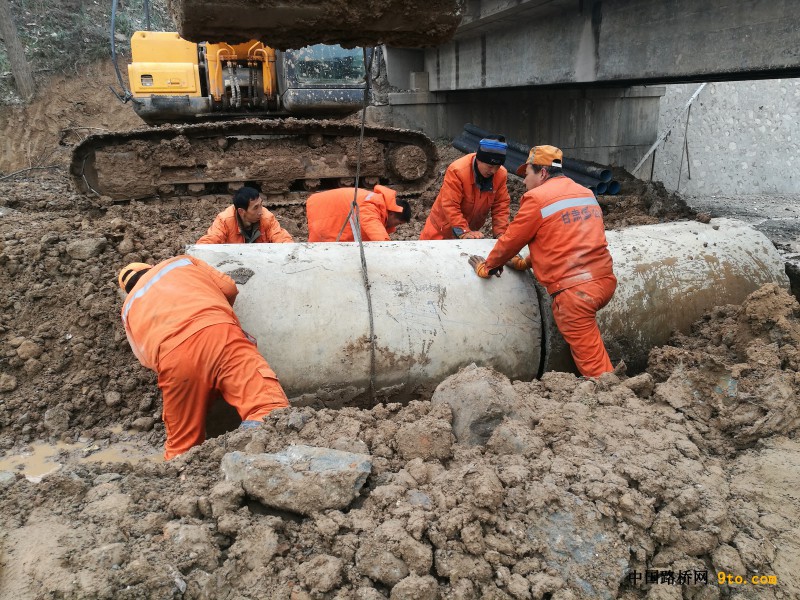国道310线连公路南崖大沟桥抢修 (1)