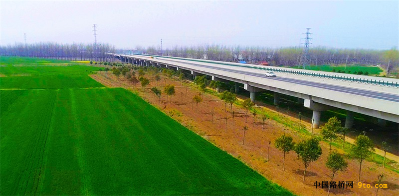 4、开创平原区公路工业化建造先河