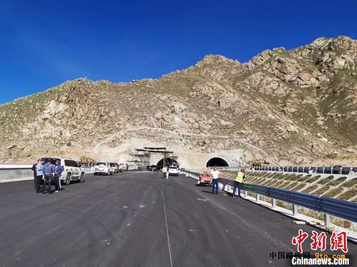 图为9月8日，拉日公路拉萨段已初步具备通车条件。施工方供图