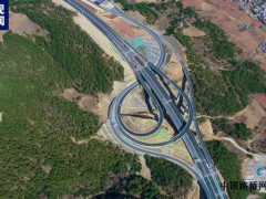 云南：宁永高速公路全线通车