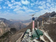 新的世界第一高桥正在建设中……