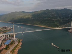 长江上游最大跨径钢箱梁悬索桥主跨合龙 明年有望全线建成通车