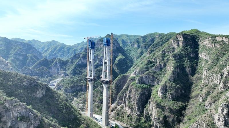 郑州至洛阳高速公路项目后寺河特大桥主塔顺利封顶 郑州至洛阳高速公路项目后寺河特大桥主塔顺利封顶